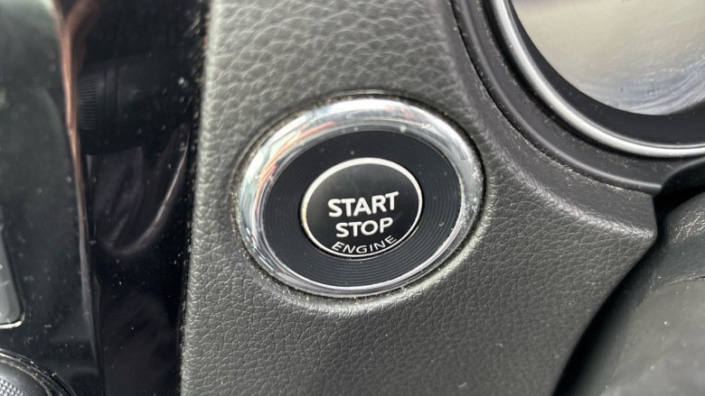 Nissan Qashqai 1.3 DiG-T Tekna 5dr Petrol Hatchback